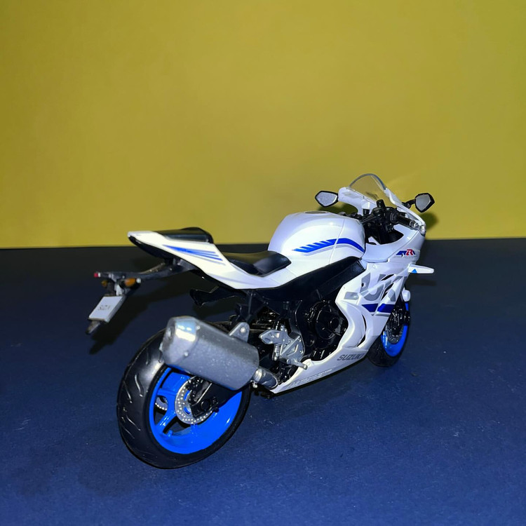 موتور سیکلت سوزوکی gsx ۱۰۰۰ کیفیت عالی فرمان متحرک کمک